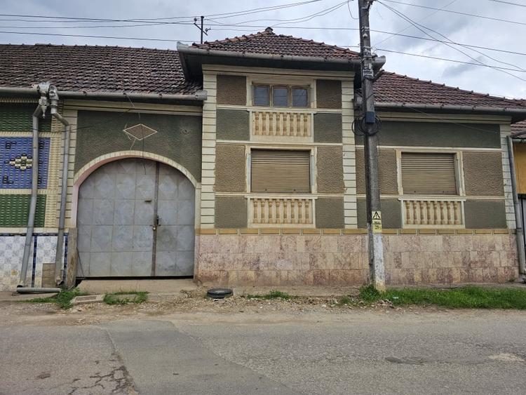 Casă individuală cu 4 camere cu Canalizare în Izbuc