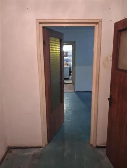 Apartament cu 3 camere semidecomandat în Giurgiului