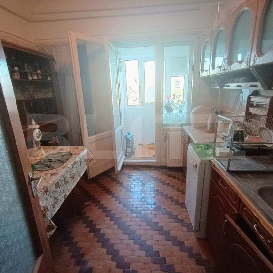 Apartament cu 4 camere decomandat, mobilat în Sud