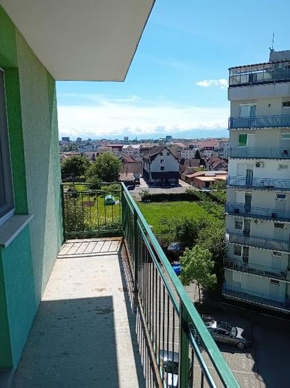 Apartament cu 3 camere decomandat, mobilat în Turnișor