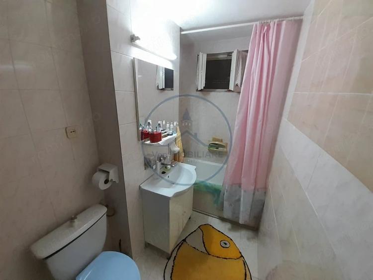 Apartament cu 4 camere decomandat în Central