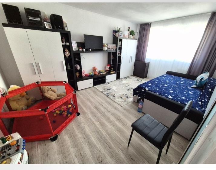 Apartament cu 4 camere decomandat în Central