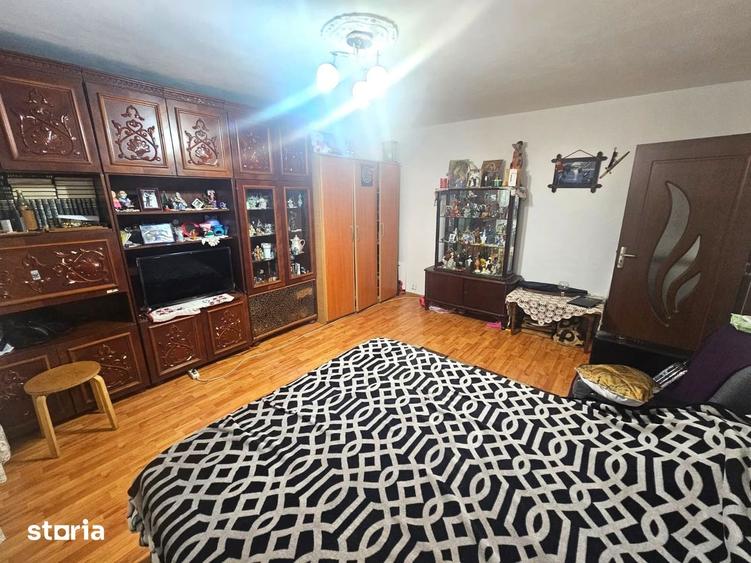 Apartament cu 3 camere decomandat în Aviației