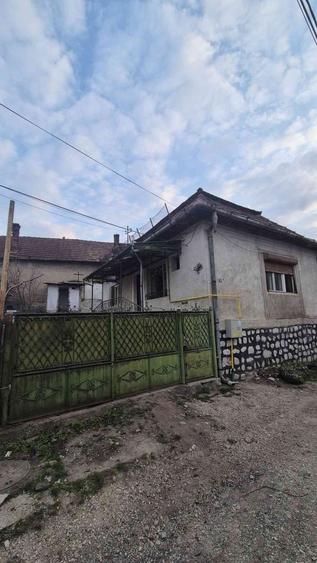 Casă cu 3 camere în Central
