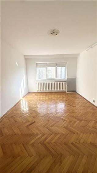 Apartament cu 2 camere decomandat în Poarta 6