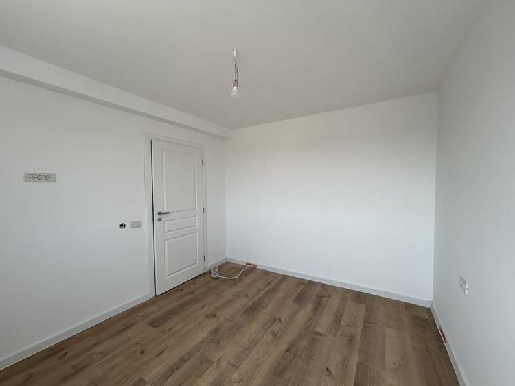 Duplex cu 4 camere cu Canalizare în Central