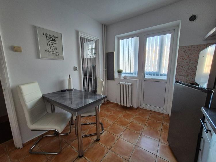 Apartament cu 3 camere decomandat, mobilat în Grigorescu