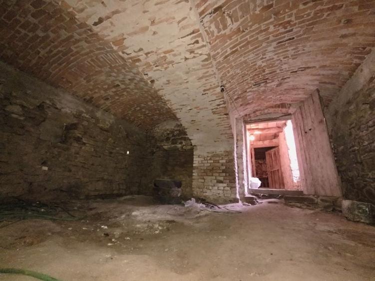 Casa saseasca cu beci boltit(crama), in zona turistica la 5 km de Rasnov, Zarnesti Brasov, cu materiale pt. acoperis nou incluse, direct de la PRIVAT! - 4