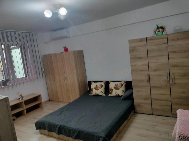 Garsonieră decomandată în Valea Adâncă