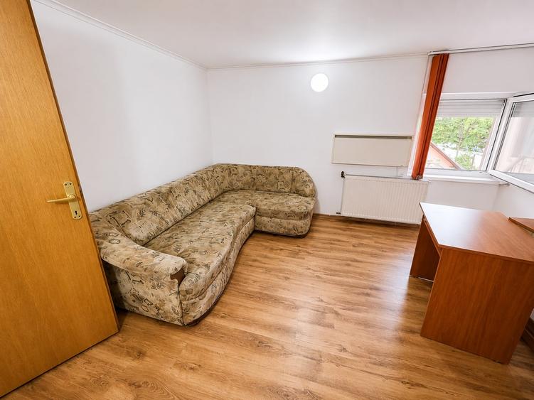 Apartament cu 3 camere decomandat, mobilat în Torontalului