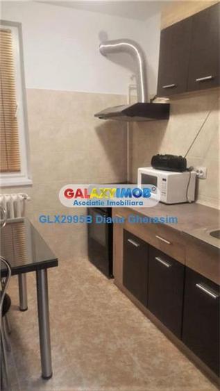 Garsonieră circulară, mobilată în Brâncoveanu