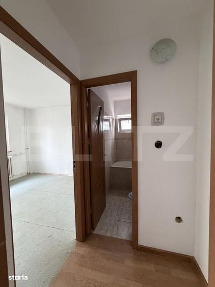 Apartament cu 2 camere semidecomandat în Craiovița Nouă