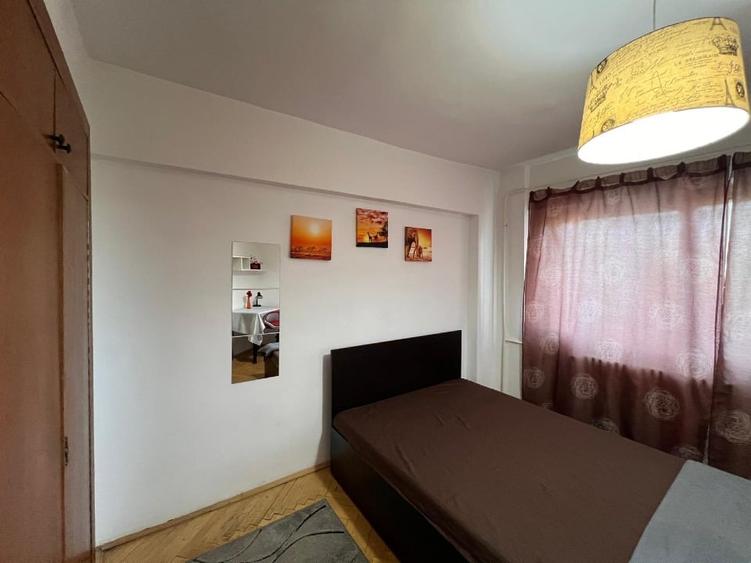 Apartament cu 4 camere decomandat, mobilat în Podul de Fier