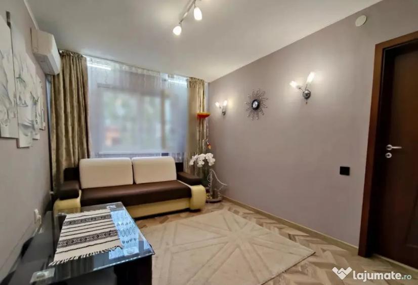 Apartament cu 3 camere semidecomandat în Florilor
