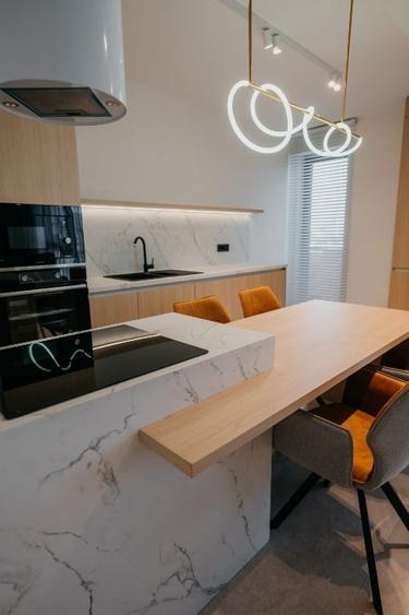 Apartament cu 2 camere decomandat, mobilat în Central