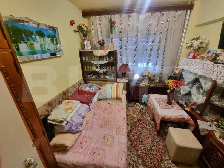 Apartament cu 4 camere decomandat în Cornitoiu