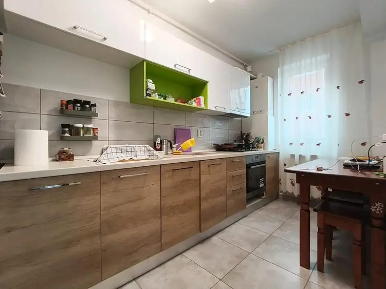 Apartament cu 3 camere decomandat, mobilat în Fundeni