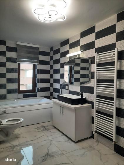 Apartament cu 3 camere decomandat în Cristian