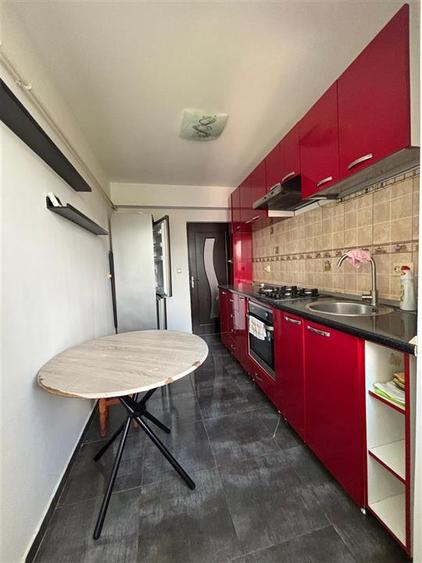 Apartament cu 2 camere semidecomandat în Valea Adâncă
