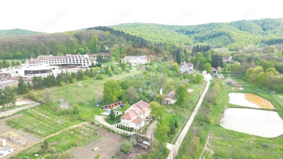 Casă cu 16 camere cu Teren 417 Mp în Bazna