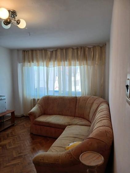 Apartament cu 3 camere decomandat în Lenin