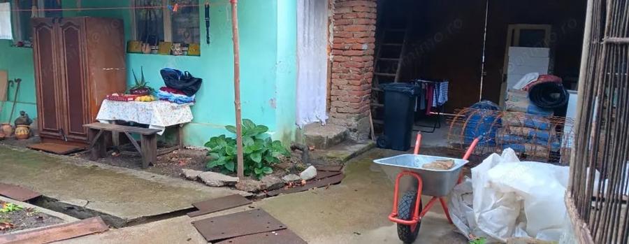 Casă cu 2 camere în Bănia