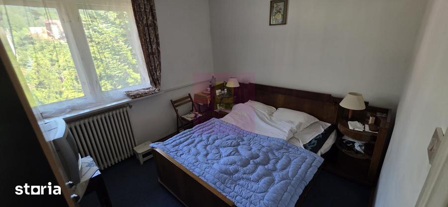 Casă cu 8 camere cu Teren 518 Mp în Central