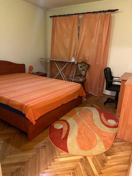 Apartament cu 3 camere decomandat în Exterior Vest