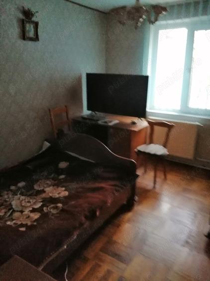 Apartament cu 4 camere decomandat în Găești