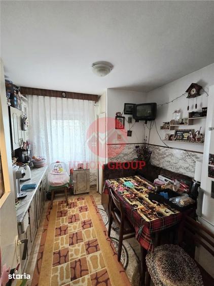 Apartament cu 3 camere decomandat în Est