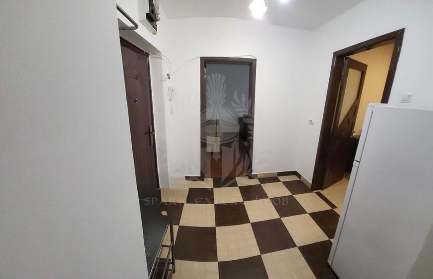 Apartament cu 3 camere decomandat, mobilat în Republicii