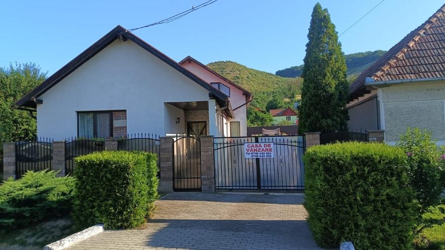 Casă individuală cu 4 camere cu Canalizare în Petrilaca de Mureș