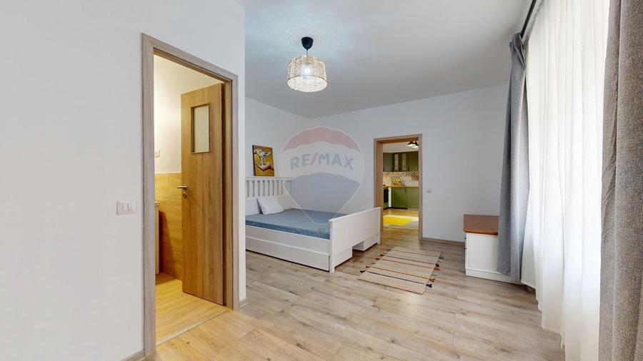 Apartament cu 3 camere semidecomandat, mobilat în Centrul Istoric