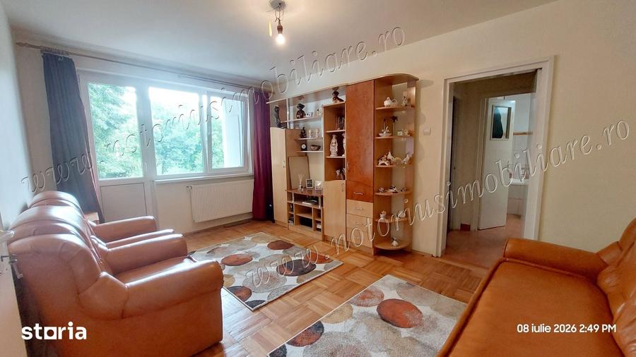 Apartament cu 3 camere semidecomandat în Est