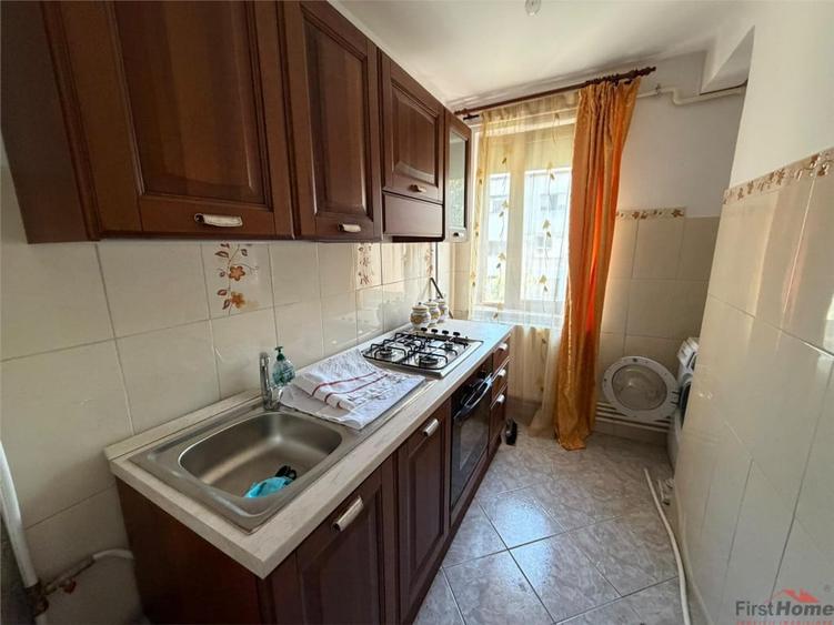 Apartament cu 3 camere decomandat în Sud