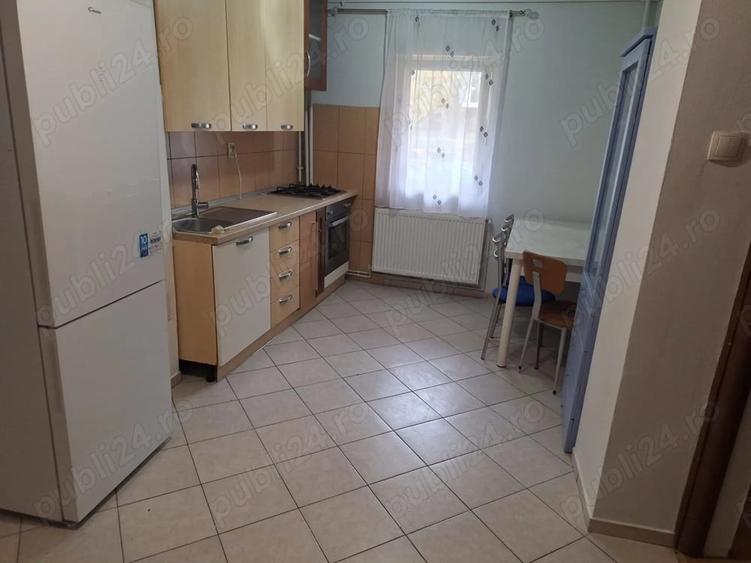 Apartament cu 3 camere decomandat în Lipovei