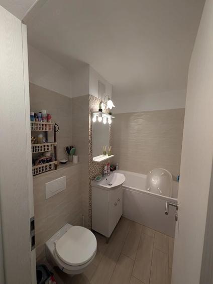 Apartament cu 3 camere decomandat în Spitalul Județean