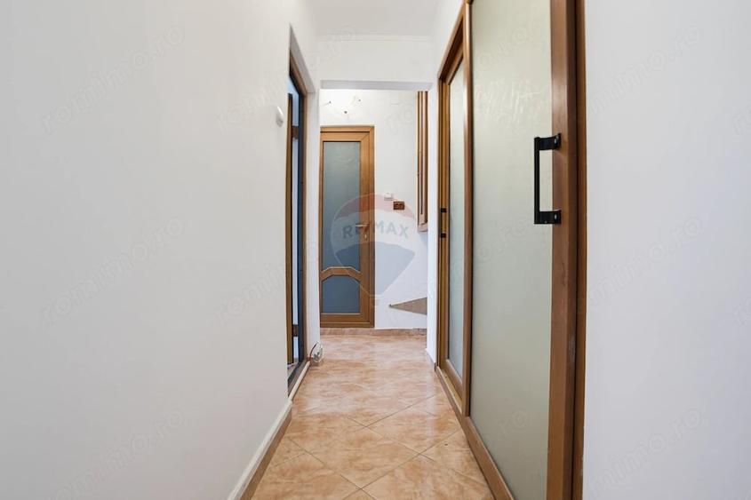 Apartament cu 3 camere decomandat în Spital
