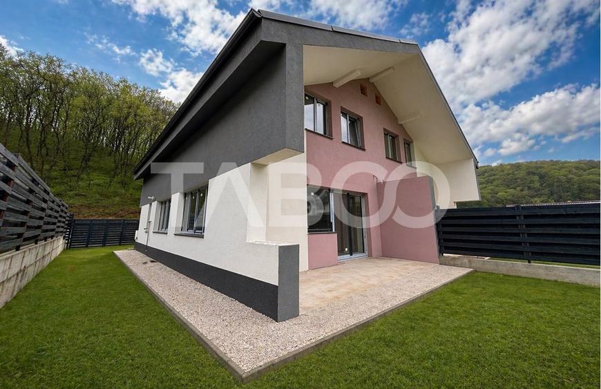 Duplex cu 4 camere cu Canalizare în Tăuți