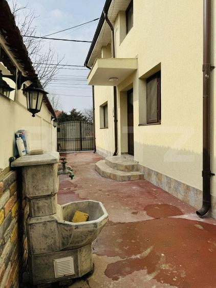 Casă individuală cu 5 camere cu Canalizare în Cârcea