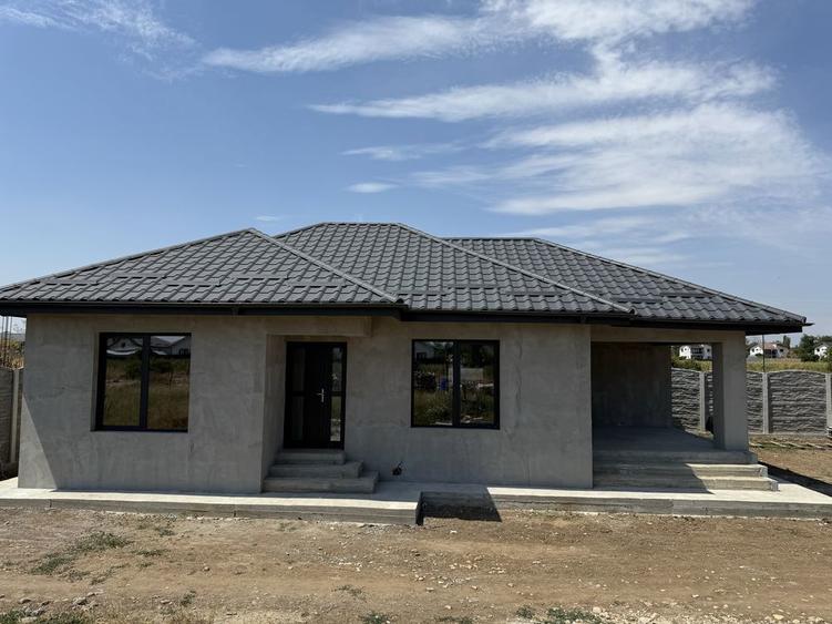 Casă cu 3 camere cu Teren 300 Mp în Joița