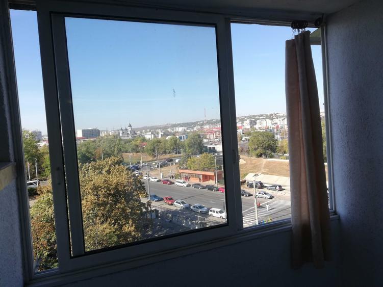 Garsonieră decomandată în Podul de Piatră