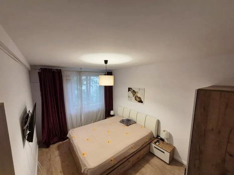 Apartament cu 3 camere semidecomandat în Baba Novac