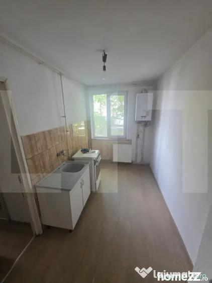 Apartament cu 3 camere decomandat în Sud