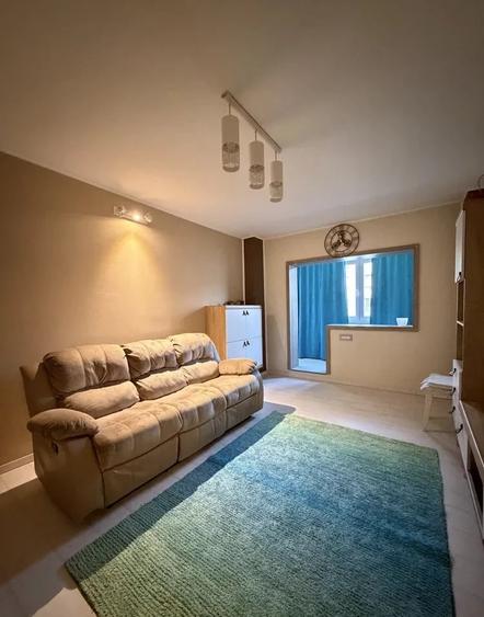 Apartament cu 3 camere decomandat, mobilat în Vitan