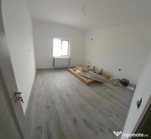 Casă cu 5 camere cu Teren 400 Mp în Central