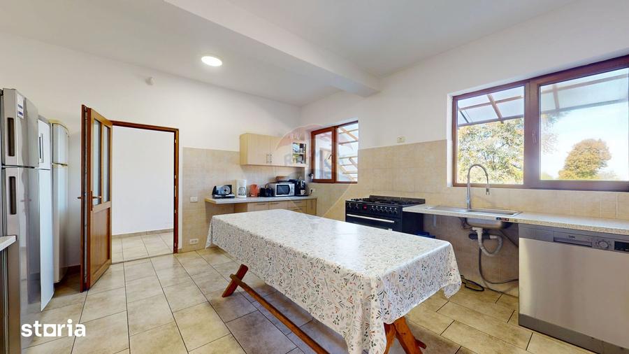 Spațiu comercial, de 386.45 mp, în Sâmbăta de Sus