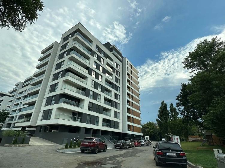 Apartament cu 3 camere decomandat, mobilat în Crângași