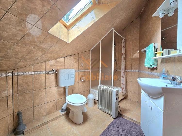 Casă cu 6 camere cu Teren 1761 Mp în Izlaz