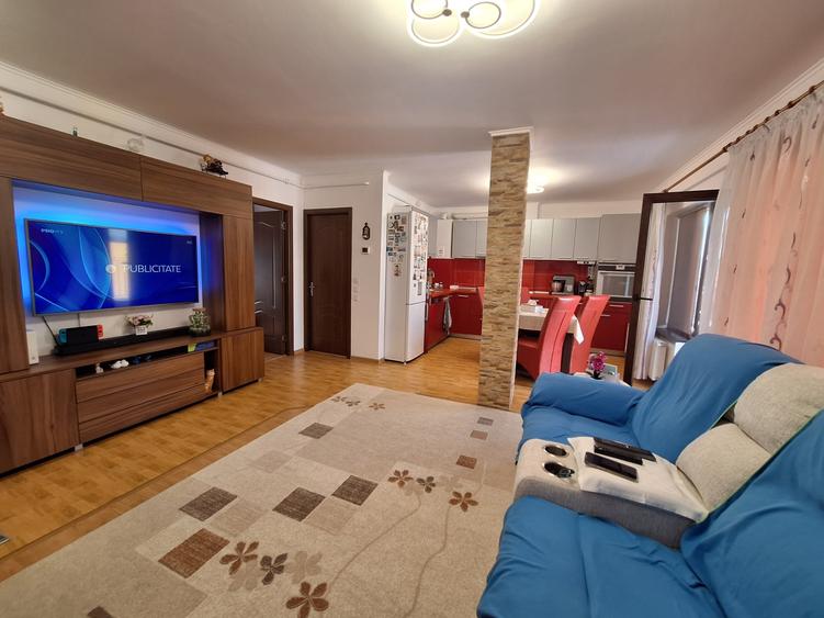 Apartament cu 3 camere semidecomandat, mobilat în Florești — fotografia 1